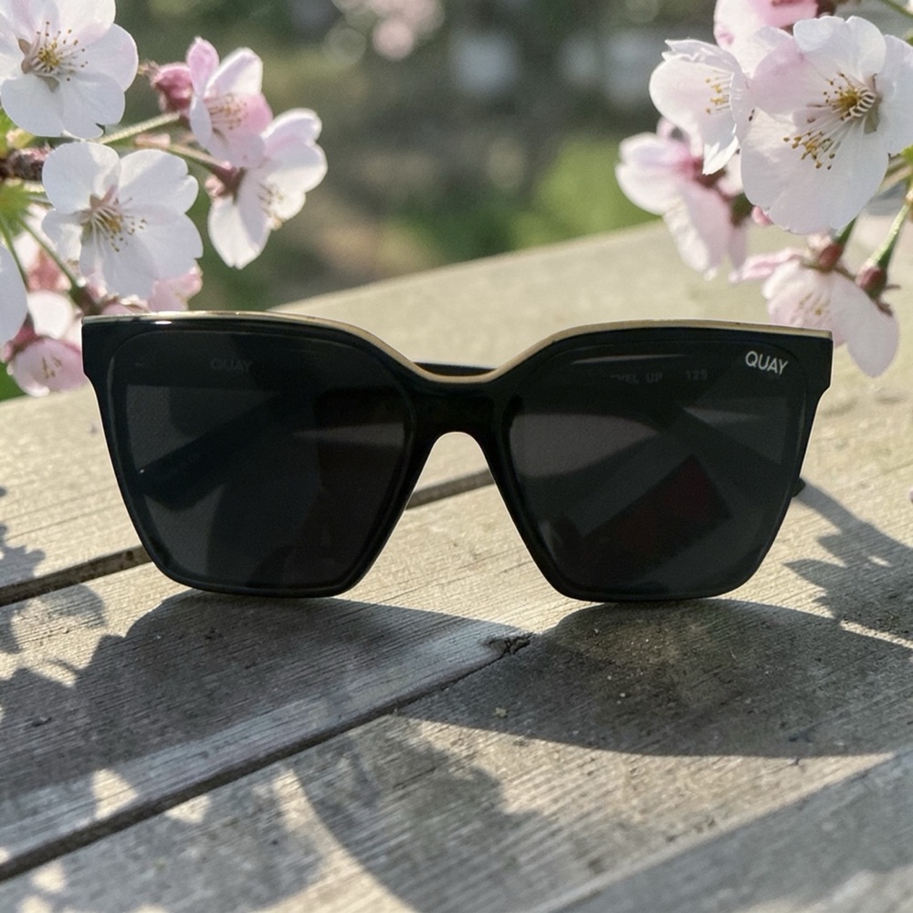 Quay Level Up Black Gold Frame / Smoke Polarized Lens